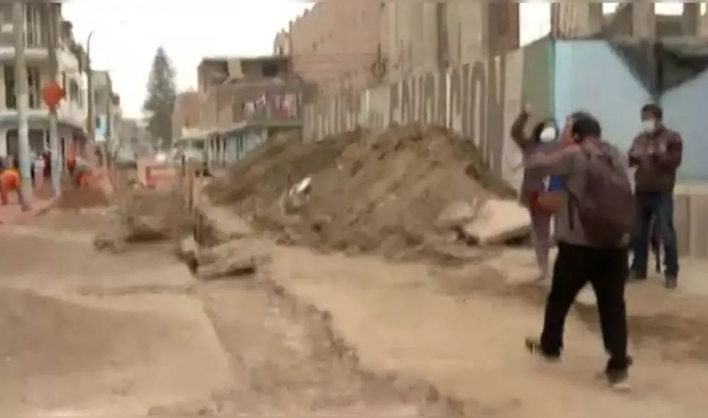 Ciudadanos piden a las autoridades que solucionen el problema. Foto: Latina Noticias