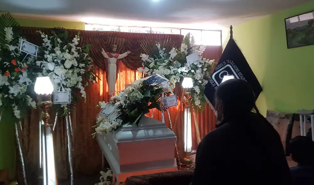 Los restos de la joven de 30 años son velados en su vivienda del distrito de Paucarpata en Arequipa. Foto: Alexis Choque/URPI