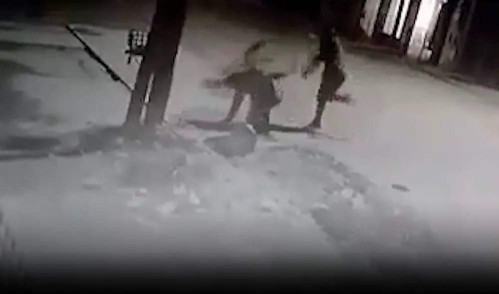 El repartidor también quedó imputado por robo, ya que luego de golpear y dejar inconsciente al ladrón, le sacó sus zapatillas y se las llevó. Foto: Télam