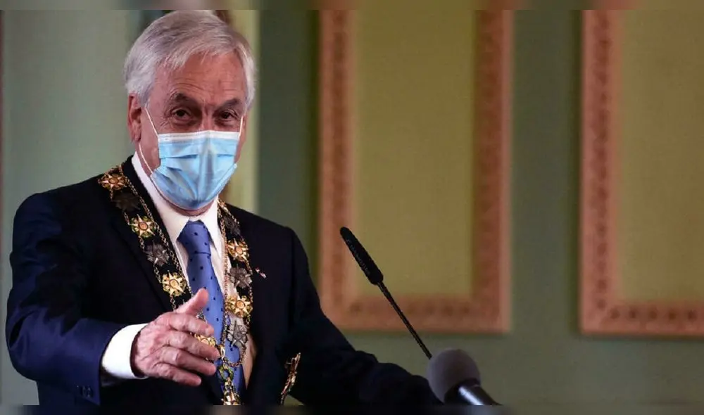 El presidente de Chile pronuncia un discurso, luego de ser condecorado con el Collar Mariscal Francisco Solano López por el presidente de Paraguay, Mario Abdo Benítez, el 28 de septiembre de 2021 en el palacio presidencial de Asunción. Foto: AFP