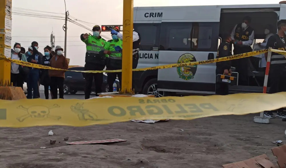 Peritos de criminalística llegaron al lugar para iniciar con las investigaciones. Foto: Joel Robles/URPI-LR Peritos de criminalística llegaron al lugar para iniciar con las investigaciones. Foto: Joel Robles/URPI-LR