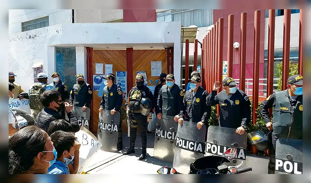 Protesta. Pobladores de Lomas hicieron plantón en GRA. Foto: La República Protesta. Pobladores de Lomas hicieron plantón en GRA. Foto: La República