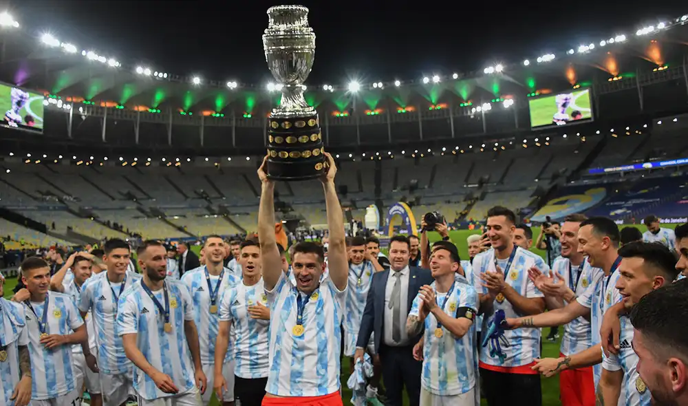 'Dibu' Martínez en su primera participación en la Copa América con la selección argentina logró obtener el trofeo. Foto: Copa América 'Dibu' Martínez en su primera participación en la Copa América con la selección argentina logró obtener el trofeo. Foto: Copa América