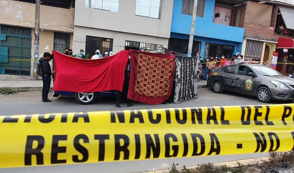 Agentes de la Policía llegaron hasta la zona para analizar la escena del crimen. Foto: Johann Klug/URPI-LR Agentes de la Policía llegaron hasta la zona para analizar la escena del crimen. Foto: Johann Klug/URPI-LR