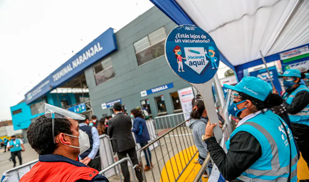 En este punto se inocula a mayores de 21 años. Foto: ATU