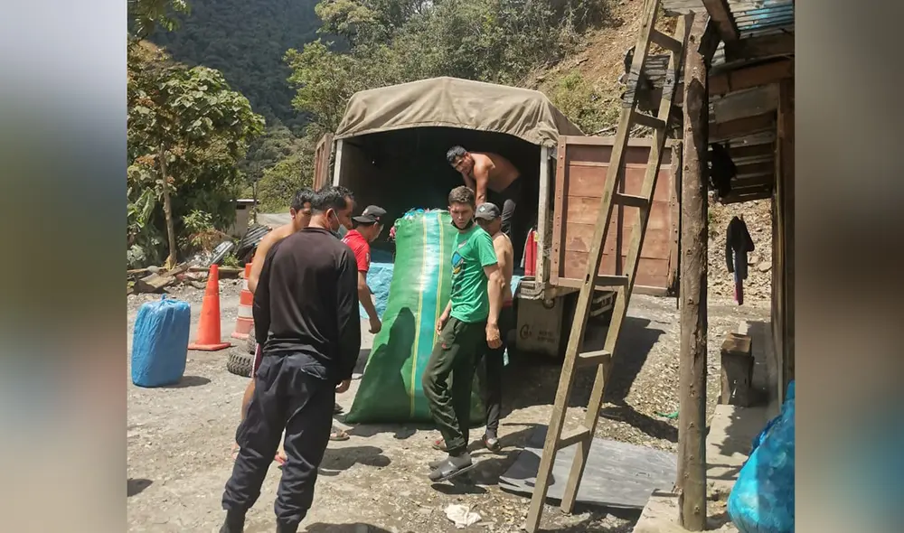 La mercadería estaba camuflada en diversos vehículos. Foto: PNP La mercadería estaba camuflada en diversos vehículos. Foto: PNP