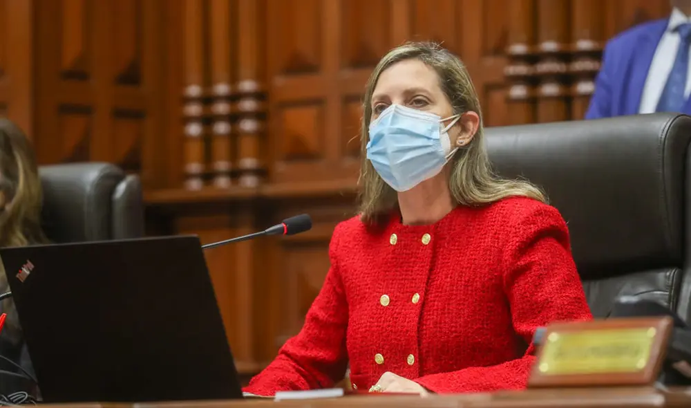 María del Carmen Alva preside la mesa directiva del Congreso de la República. Foto: Congreso