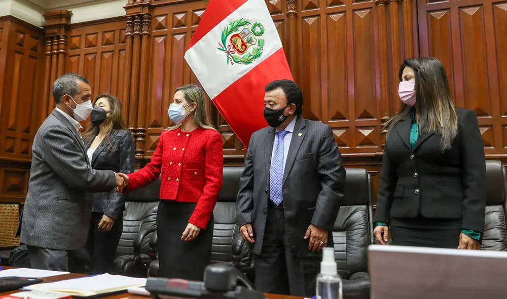 El ministro de Trabajo, Iber Maraví, debió responder siete preguntas planteadas por el Legislativo. Foto: Congreso El ministro de Trabajo, Iber Maraví, debió responder siete preguntas planteadas por el Legislativo. Foto: Congreso