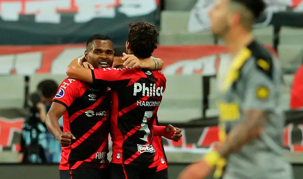 Athletico Paranaense derrotó a Peñarol y clasificó a la final de la Copa Sudamericana 2021. Foto: AFP