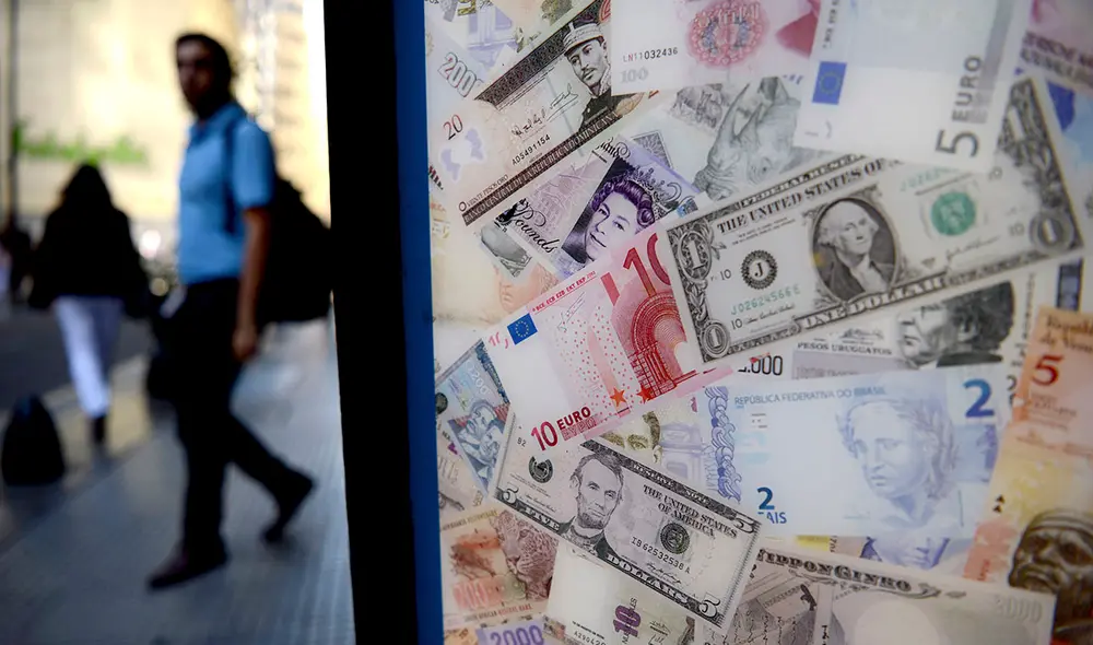 El valor del dólar blue es generalmente mayor a la cotización del dólar oficial en Argentina. Foto: AFP/referencial El valor del dólar blue es generalmente mayor a la cotización del dólar oficial en Argentina. Foto: AFP/referencial