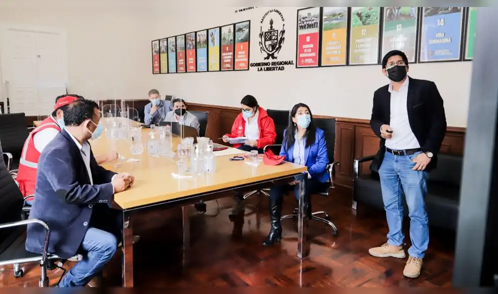 Equipos de trabajo exponen los avances en las obras de reconstrucción en La Libertad. Foto: ARCC