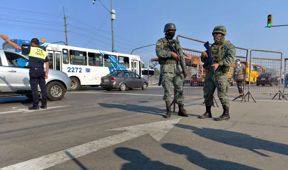 El Gobierno de Ecuador ha tenido que recurrir al Ejército para lidiar con la violencia en las cárceles. Foto: AFP El Gobierno de Ecuador ha tenido que recurrir al Ejército para lidiar con la violencia en las cárceles. Foto: AFP