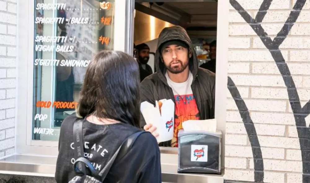 El cantante atendió personalmente durante varios minutos. Foto: difusión