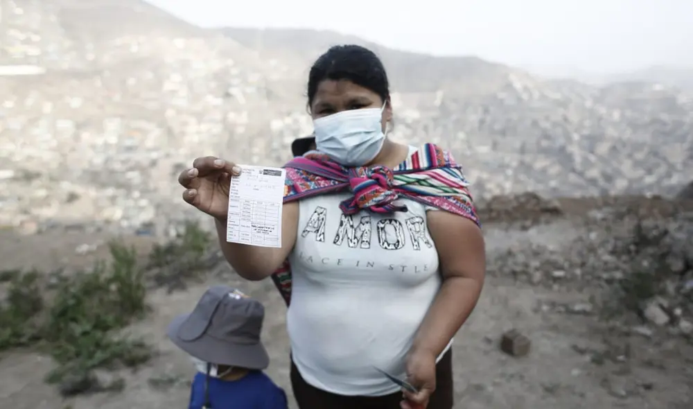 La vacunación continúa en el país. A la fecha, el Minsa está inmunizando a jóvenes mayores de 21 años. Foto: Antonio Melgarejo / La República La vacunación continúa en el país. A la fecha, el Minsa está inmunizando a jóvenes mayores de 21 años. Foto: Antonio Melgarejo / La República