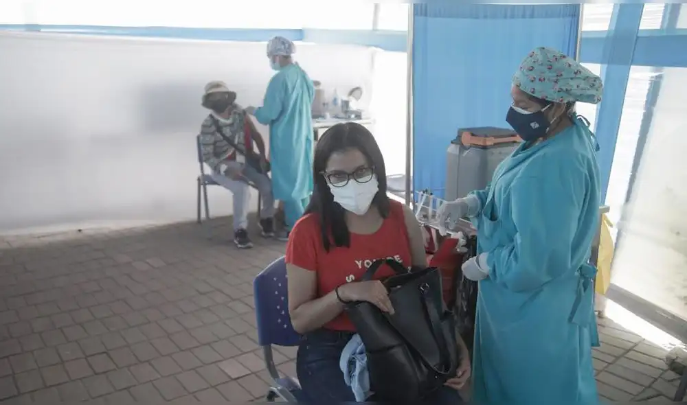 Jornada de sábado. Vacunación se desarrolla en Arequipa. Foto: La República / Rodrigo Talavera