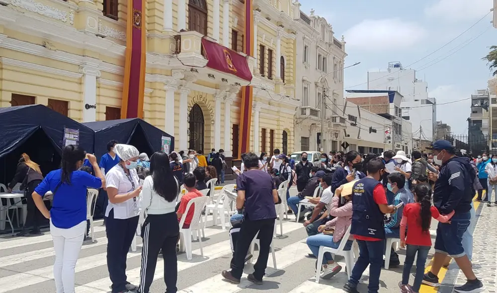 La autoridad en salud manifestó que tienen proyectado pasar las 100.000 dosis aplicadas esta semana. Foto: URPI/GLR
