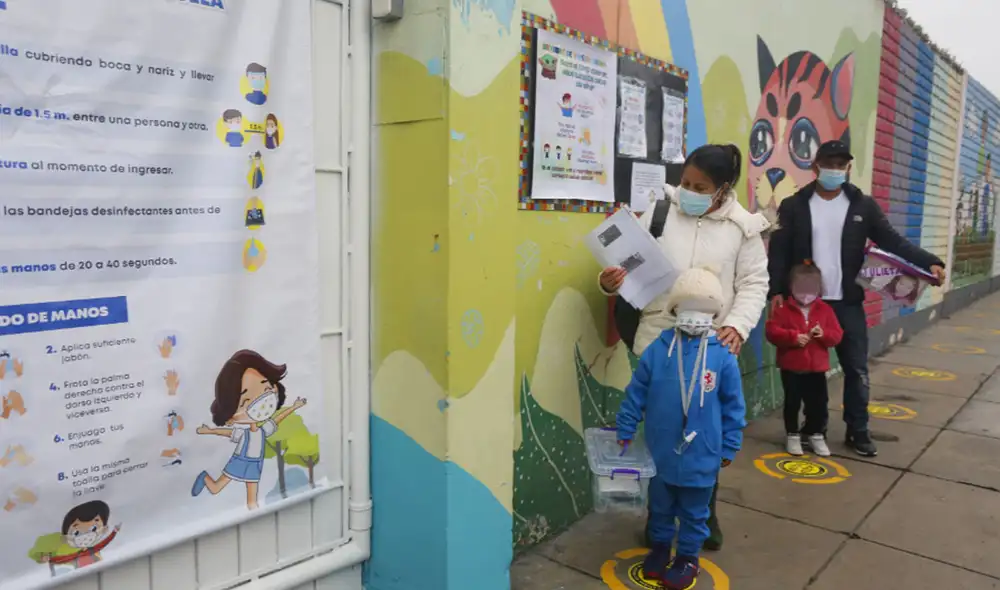 Menores de edad retornaron a las escuelas en Lima desde el 15 de septiembre. Foto: Carlos Contreras / La República