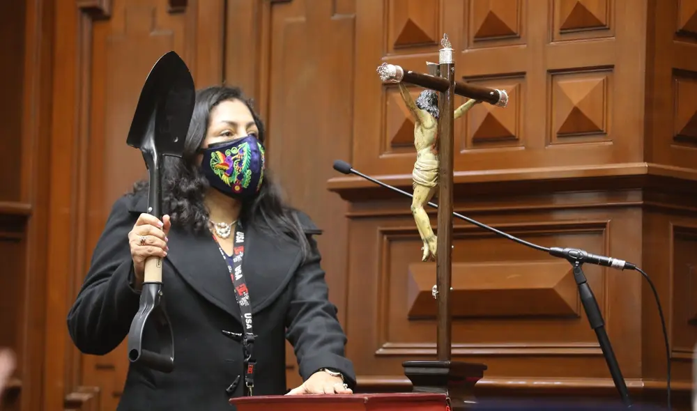 La parlamentaria señaló que Guido Bellido e Iber Maraví no le hacen bien al Gobierno que preside Pedro Castillo. Foto: Congreso La parlamentaria señaló que Guido Bellido e Iber Maraví no le hacen bien al Gobierno que preside Pedro Castillo. Foto: Congreso