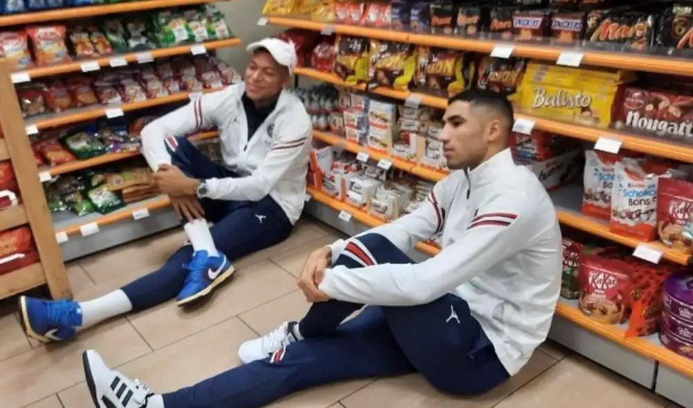 Mbappé y Hakimi pasaron un momento divertido en un supermercado de camino a jugar contra Rennes. Foto: Twitter/BKS78