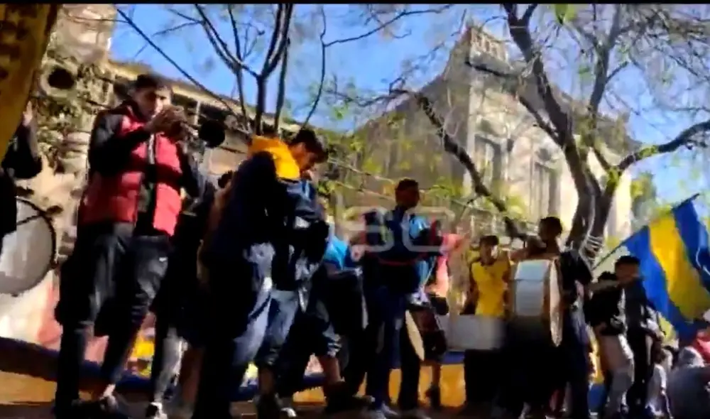 Hinchas de Boca envían aliento a su equipo para el partido ante River. Captura: ESPN.