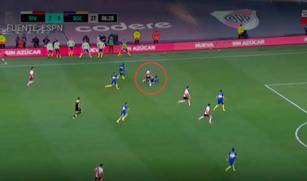 River Plater vs. Boca Juniors: Carlos Zambrano se resbaló cuando tuvo que cortar el ataque del Millonario. Foto: ESPN
