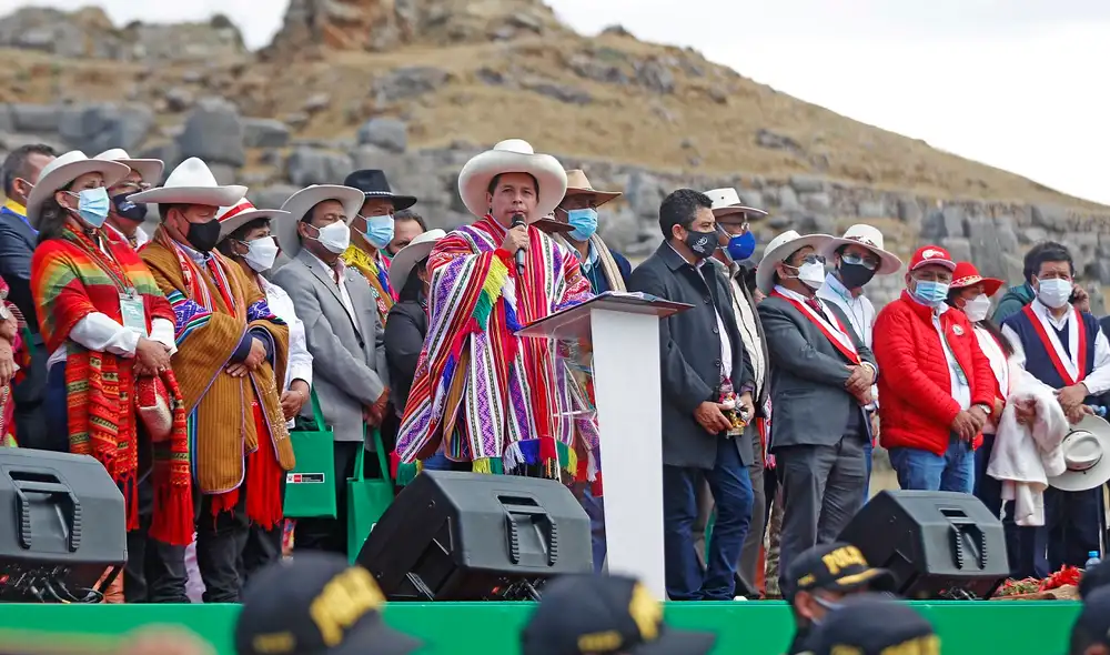 El mandatario Pedro Castillo realizó un llamado para asumir un compromiso mutuo. “Pasemos del discurso a la acción, basta de palabrerías, basta de estar divididos”, señaló desde Cusco. Foto: Presidencia.