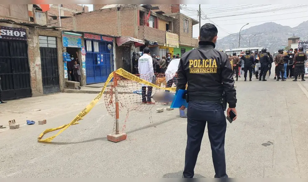 Peritos en criminalística y Fiscalía ordenaron el levantamiento de los cadáveres. Foto: María Pía Ponce / URPI-LR
