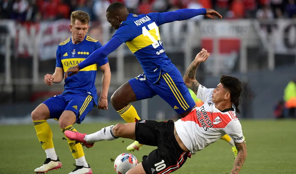 Boca Juniors terminó el encuentro con 10 hombres. Foto: AFP