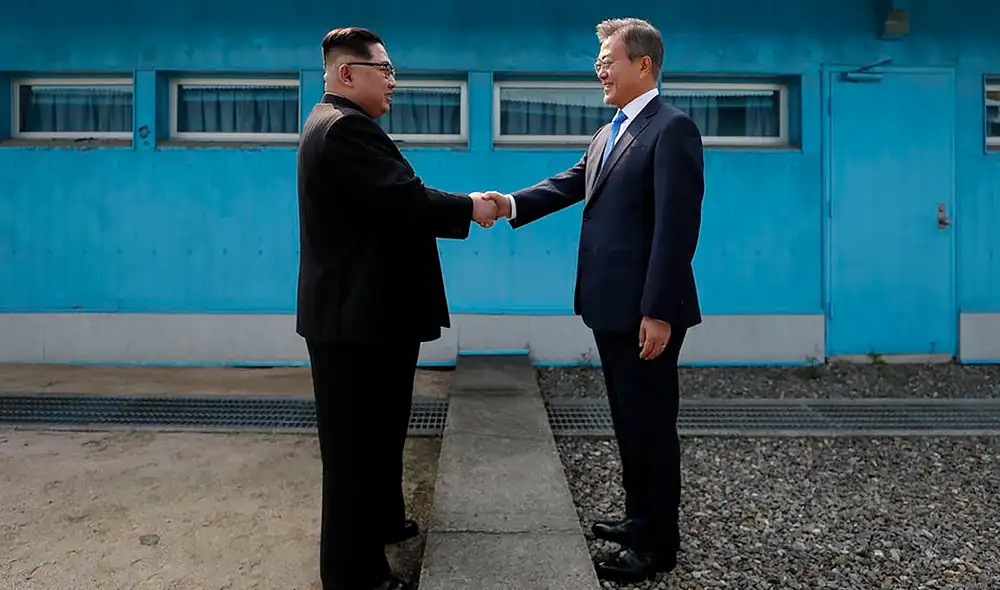 Luego de 13 meses de distanciamiento y desencuentros, se volvieron a abrir las líneas de comunicación entre las dos Coreas. Foto: AFP