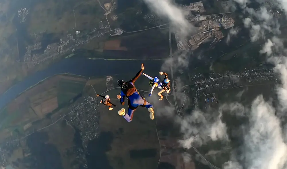 El cielo de Rusia fue el escogido para compartir este cautivador evento. Foto: captura de YouTube