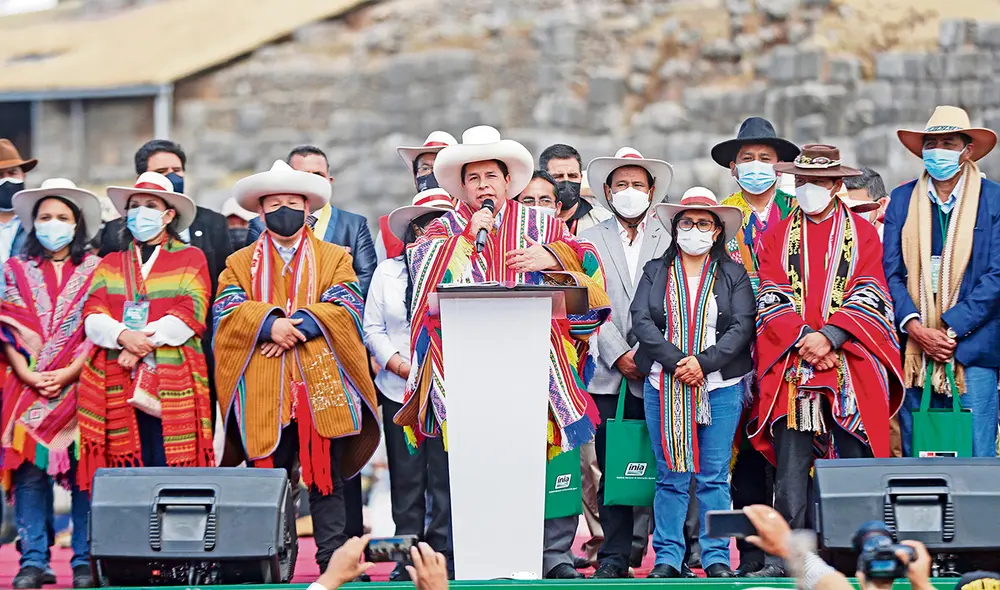 El dato. En la Ciudad Imperial, el presidente Pedo Castillo afirmó que no seguirá ninguna hoja de ruta hacia posturas de derecha o de centro. Foto: SEPRES