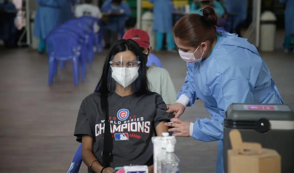 Ahora los jóvenes pueden acudir a cualquiera de los 25 puntos de vacunación. Foto: Rodrigo Talavera/La República
