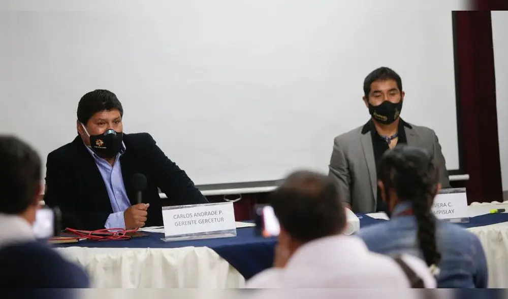 Gerente de Turismo, Carlos Andrade, y el alcalde de Islay, Edgar Rivera, expusieron situación de las playas. Foto: La República / Rodrigo Talavera Gerente de Turismo, Carlos Andrade, y el alcalde de Islay, Edgar Rivera, expusieron situación de las playas. Foto: La República / Rodrigo Talavera