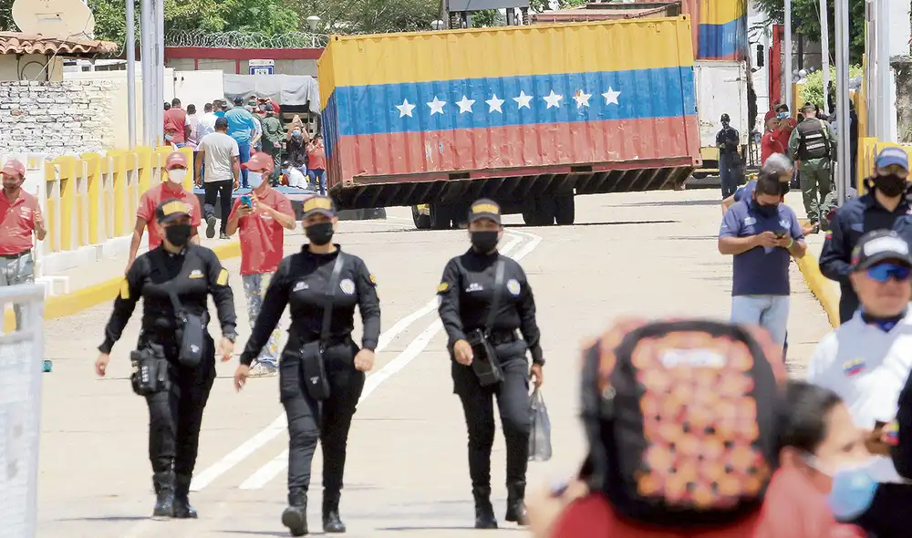 Libre paso. Vista de uno de los contenedores que impiden el paso fronterizo en Tachira. Foto: EFE Libre paso. Vista de uno de los contenedores que impiden el paso fronterizo en Tachira. Foto: EFE