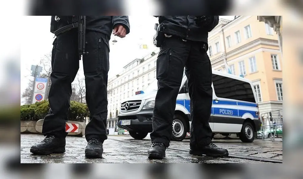 Irmgard Furchner fue detenida por la Policía el jueves de la anterior semana tras intentar huir horas antes de comenzar el juicio contra ella. Foto: Anadolu Irmgard Furchner fue detenida por la Policía el jueves de la anterior semana tras intentar huir horas antes de comenzar el juicio contra ella. Foto: Anadolu