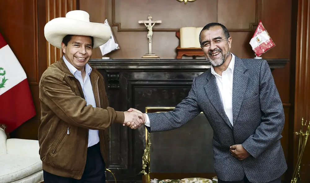 Visita. Castillo se tomó esta foto con el cuestionado Maraví. Foto: difusión Visita. Castillo se tomó esta foto con el cuestionado Maraví. Foto: difusión