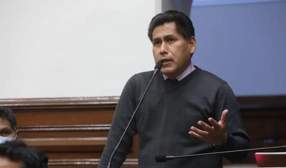 El congresista Víctor Cutipa señaló que el presidente Pedro Castillo deberá tomar la decisión correcta respecto al gabinete. Foto: Congreso