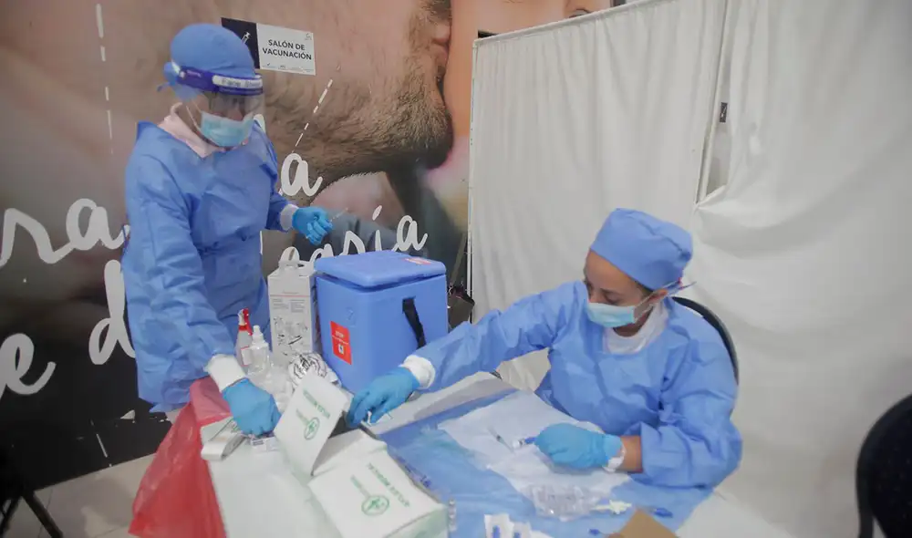 La semana pasada, el número de fallecidos en el mundo, 54.000, bajó moderadamente a un 4% los contagios. Foto: EFE La semana pasada, el número de fallecidos en el mundo, 54.000, bajó moderadamente a un 4% los contagios. Foto: EFE