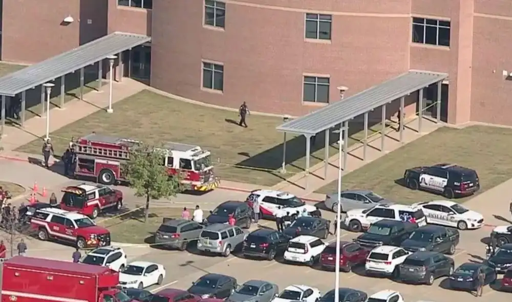 Varias personas resultaron heridas este miércoles en un tiroteo en la escuela secundaria Timberview de Arlington (Texas, EE. UU.). Foto: CBS