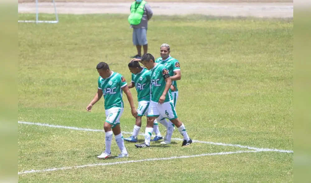 Los Caimanes celebró por medio del rubio Pierre Orozco. Foto: Clinton Medina