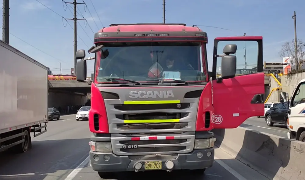 Chofer del camión deslindó cualquier responsabilidad del accidente. Foto: Municipalidad de Surco Chofer del camión deslindó cualquier responsabilidad del accidente. Foto: Municipalidad de Surco