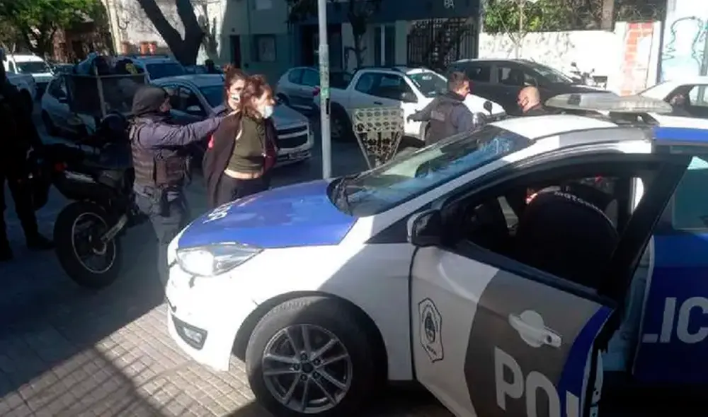 La mujer fue detenida luego de dejar solo a su bebé por dos horas dentro del auto y por agredir a los policías. Foto: El Tribuno