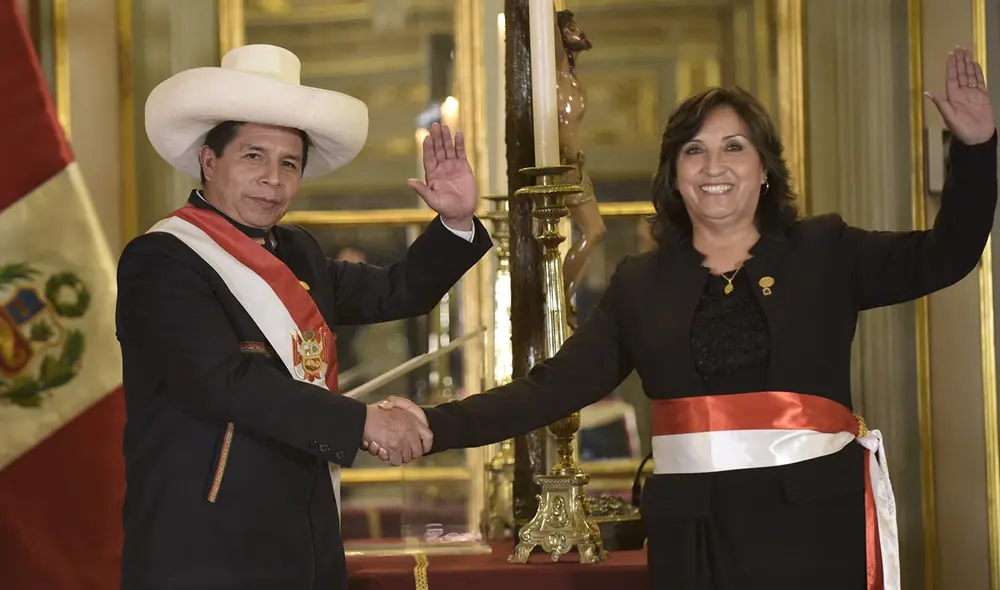 La vicepresidenta junto al mandatario luego de ser juramentada nuevamente como titular del Midis. Foto: Twitter Dina Boluarte