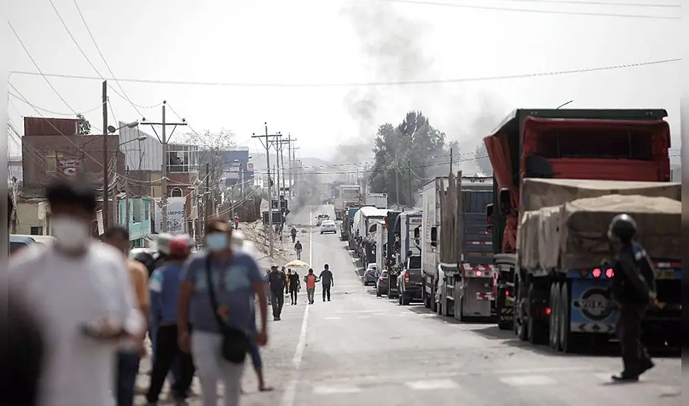 Rechazo. Cuestionan subas constantes del combustible. Foto: La República Rechazo. Cuestionan subas constantes del combustible. Foto: La República