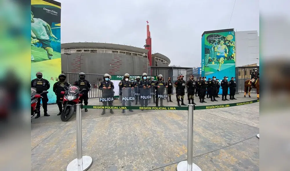 Policías cerrarán acceso vehicular desde el mediodía por partido de las Eliminatorias Qatar 2022. Foto: Raúl Egúsquiza / URPI-LR Policías cerrarán acceso vehicular desde el mediodía por partido de las Eliminatorias Qatar 2022. Foto: Raúl Egúsquiza / URPI-LR