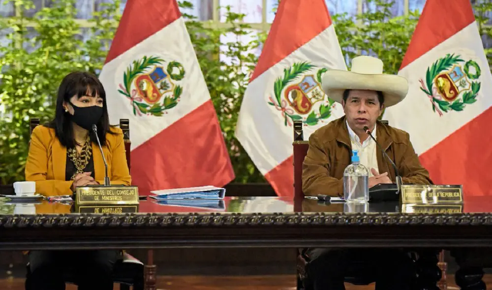 Presidente Pedro Castillo y Mirtha Vásquez encabezan sesión del Consejo de MInistros. Foto: Presidencia.