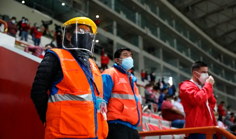 Personal edil también apoyó la labor de seguridad en algunos encuentros de la selección, como el reciente Perú vs. Venezuela. Foto: Andina Personal edil también apoyó la labor de seguridad en algunos encuentros de la selección, como el reciente Perú vs. Venezuela. Foto: Andina