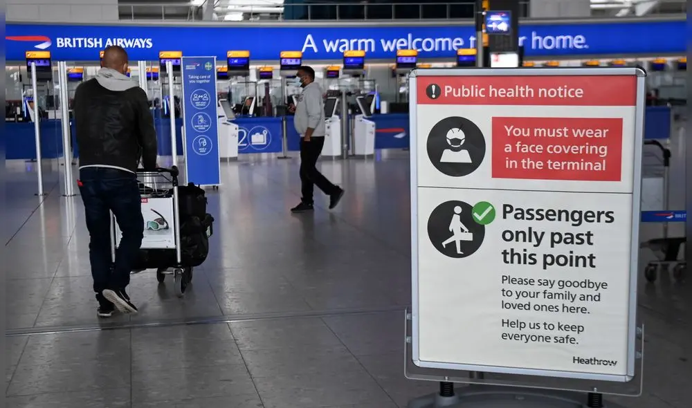 Pasajeros en el aeropuerto de Heathrow, en Londres. Foto: Andy Rain/EFE Pasajeros en el aeropuerto de Heathrow, en Londres. Foto: Andy Rain/EFE