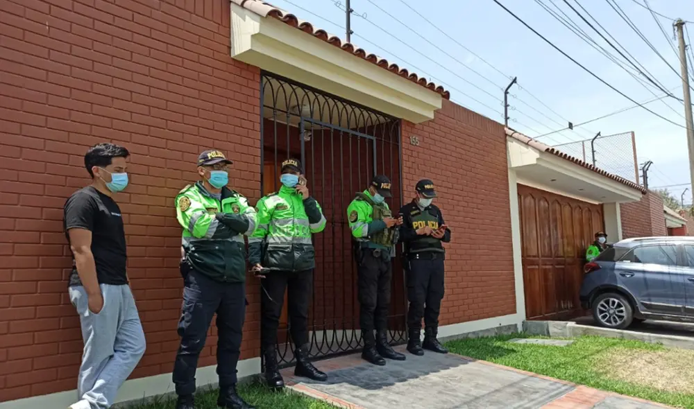 Policías y peritos en Criminalística llegaron al lugar para iniciar las investigaciones. Foto: Gianella Aguirre / URPI-LR Policías y peritos en Criminalística llegaron al lugar para iniciar las investigaciones. Foto: Gianella Aguirre / URPI-LR
