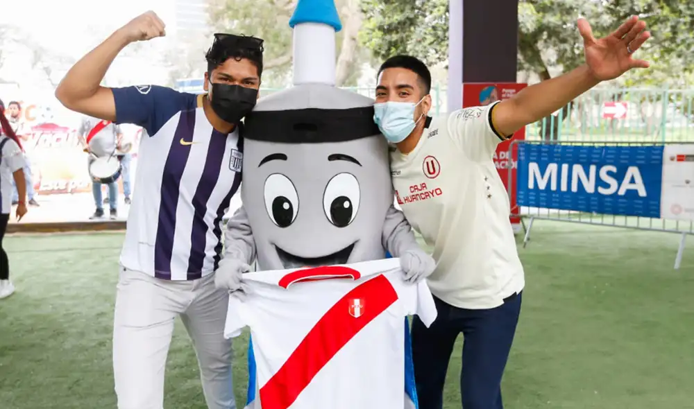 Propuesta busca incentivar la vacunación de las personas, en especial de los hinchas de los dos clubes más conocidos del país. Foto: Minsa